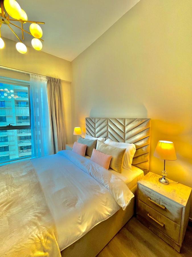 First Class 2Br With Burj Khalifa & Downtown View Дубай Екстер'єр фото