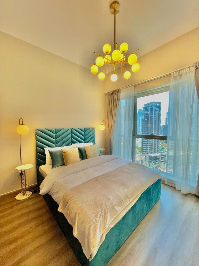 First Class 2Br With Burj Khalifa & Downtown View Дубай Екстер'єр фото