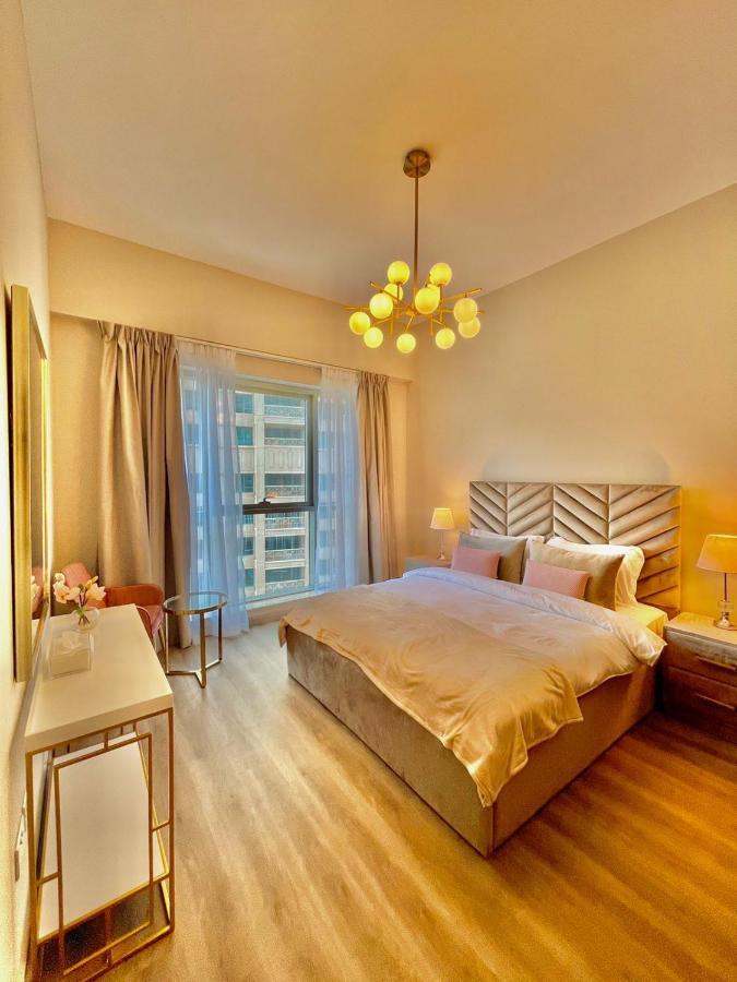 First Class 2Br With Burj Khalifa & Downtown View Дубай Екстер'єр фото
